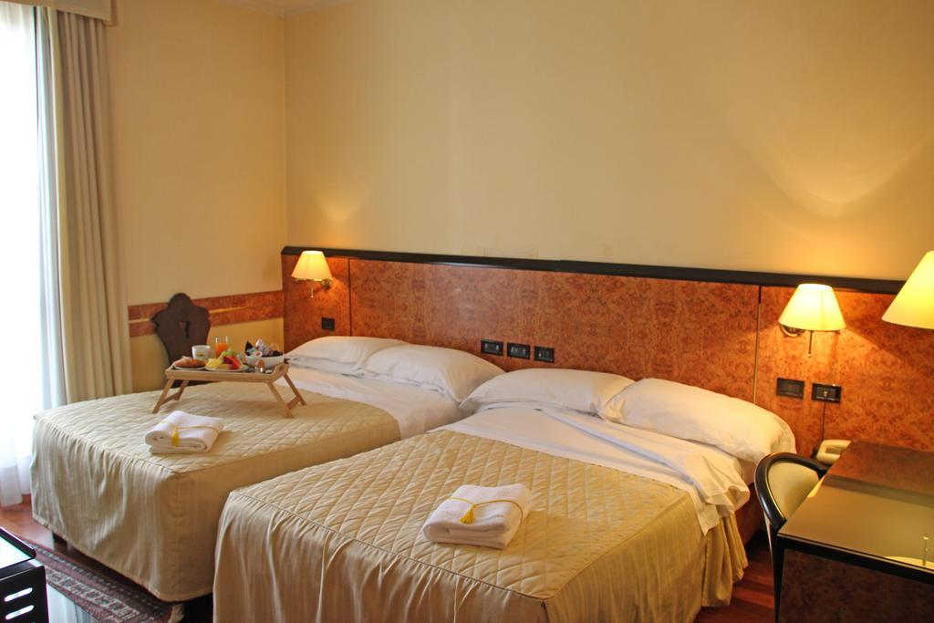נוברטה די פיאבה Park Hotel Villa Leon D'Oro מראה חיצוני תמונה