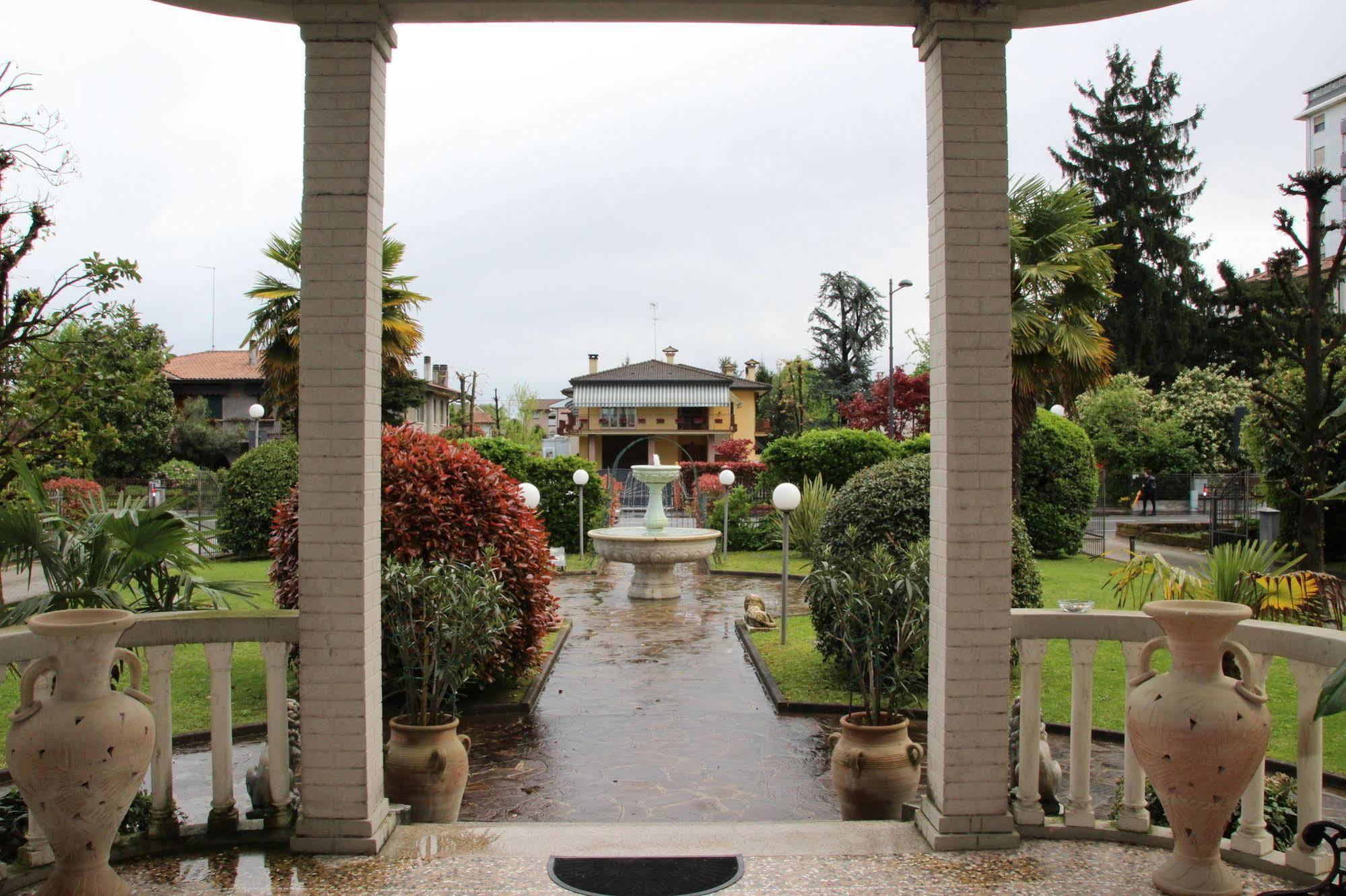 נוברטה די פיאבה Park Hotel Villa Leon D'Oro מראה חיצוני תמונה